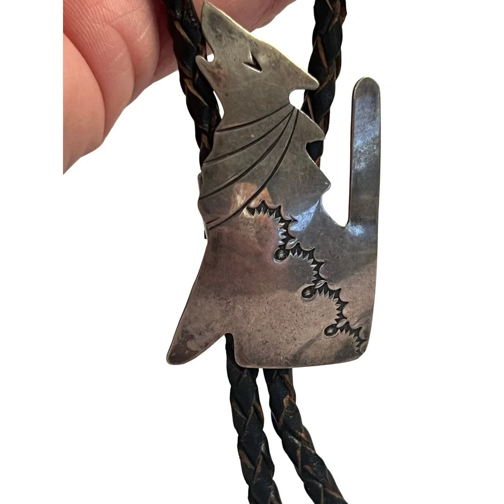 VTG Southwestern Sterling Silver Howling Wolf Braided Bolo Tie Artist Signed TT